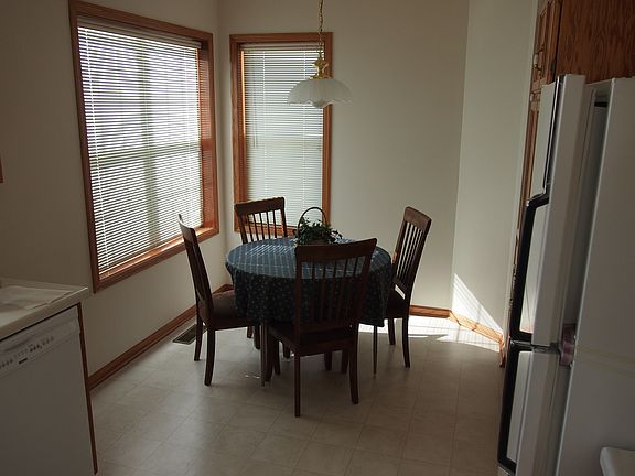3rd image of 192 Wedgewood Dr