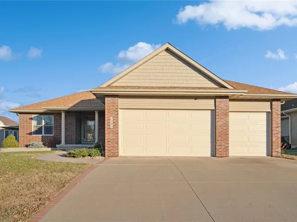 3501 Royal Dr SW, Cedar Rapids, IA 52404