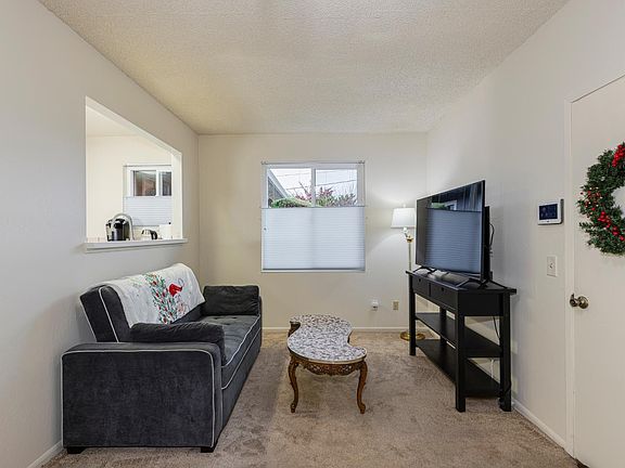 5th image of 533 Albert Way