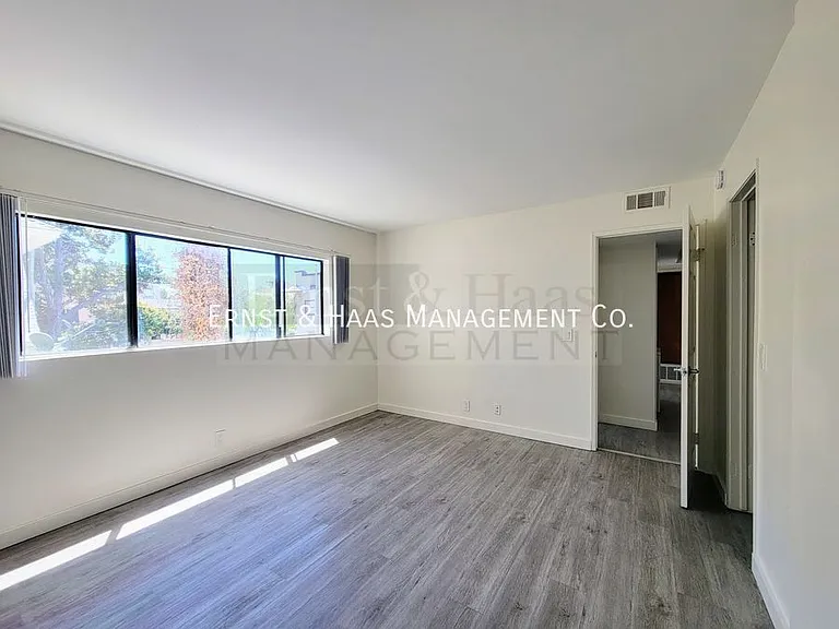 411 W 4th St #3 — Photo 9