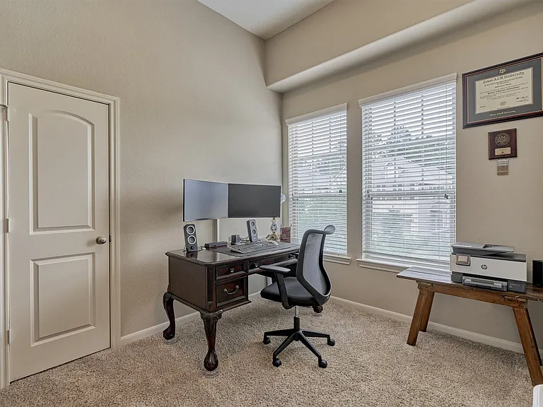207 Biltmore Loop — Photo 15