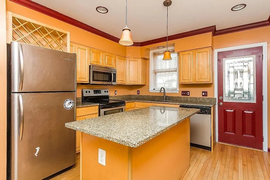 143 S Robinson Street — Photo 1