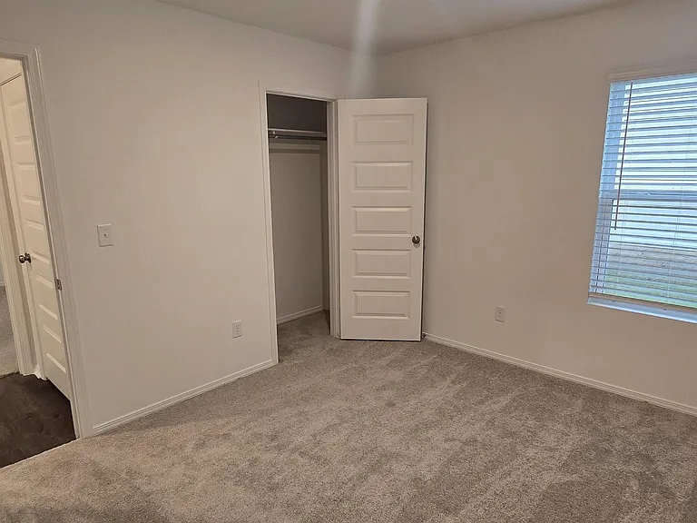 1604 Rambling Brook Dr — Photo 8