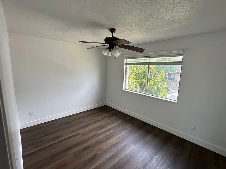 1741 W 950 N — Photo 8
