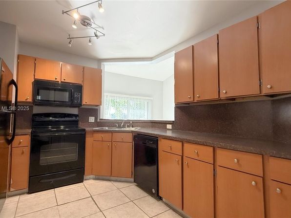 3457 NW 44th St APT 203