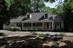 4 Bedroom Colonial with Circular Driveway