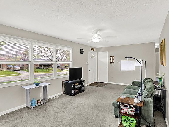 3rd image of 440 Park Dr