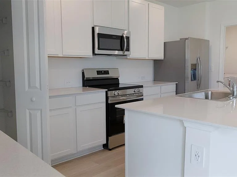 6433 Domizio Dr — Photo 7