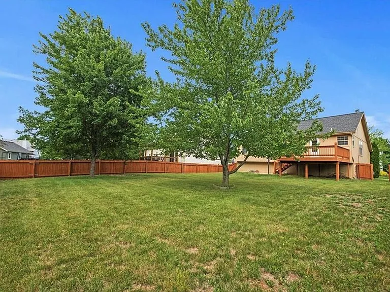 15636 Foster St — Photo 16
