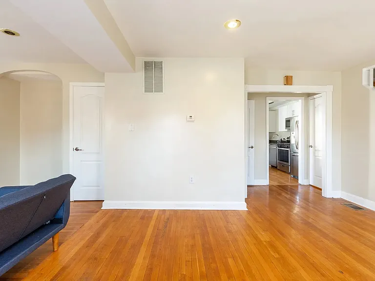 59 Farragut Pl NW — Photo 3