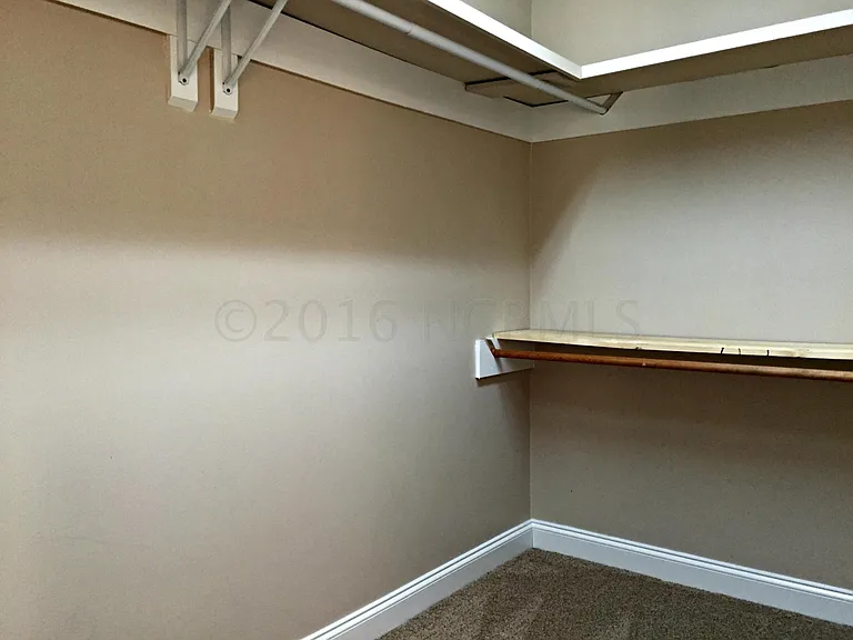 638 Amberdale West Cir — Photo 17