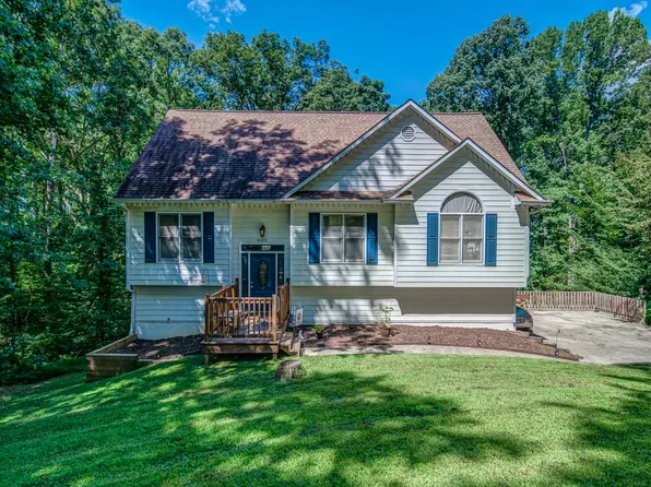 8415 Emerald Pointe Ln, Gainesville, GA 30506