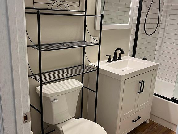 3rd image of 333 S Jefferson St APT 2E