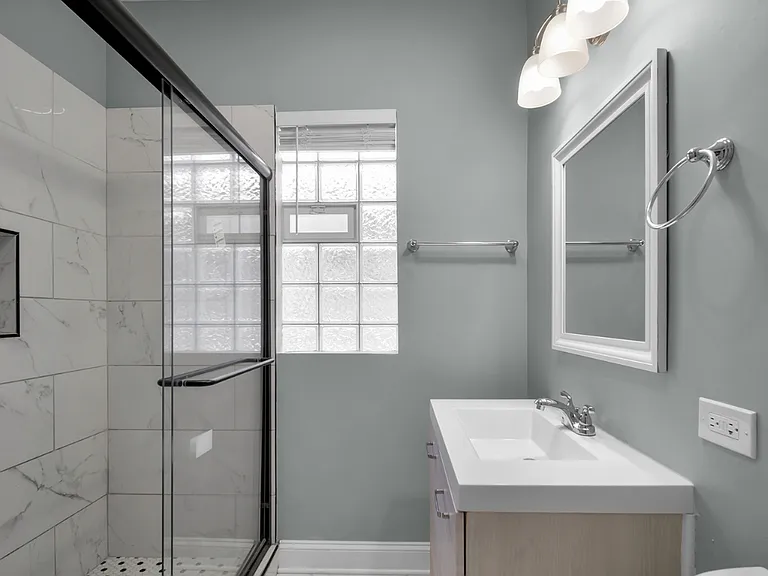 11402 S Calumet Ave — Photo 10