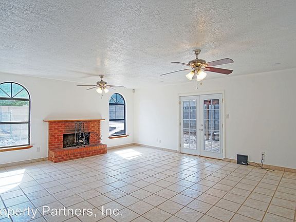5th image of 8801 Peony Ct NE