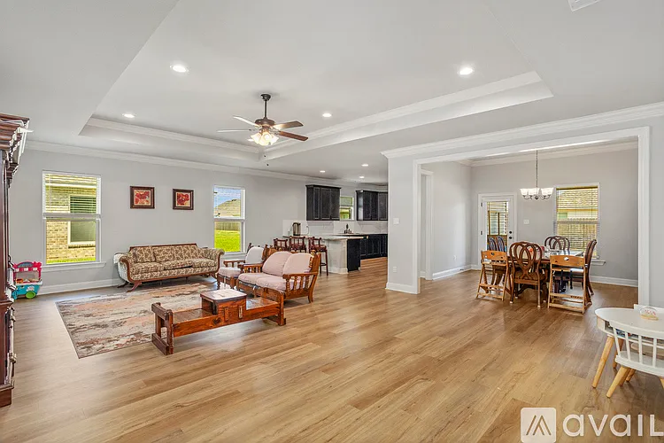 Spacious 5-Bedroom Home with Modern Comfort in Lake Charles — Photo 3
