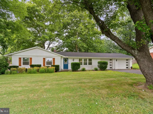 5 Piper Run Ave, Round Hill, VA 20141