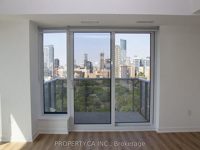 10 Oak St #1904 — Photo 5