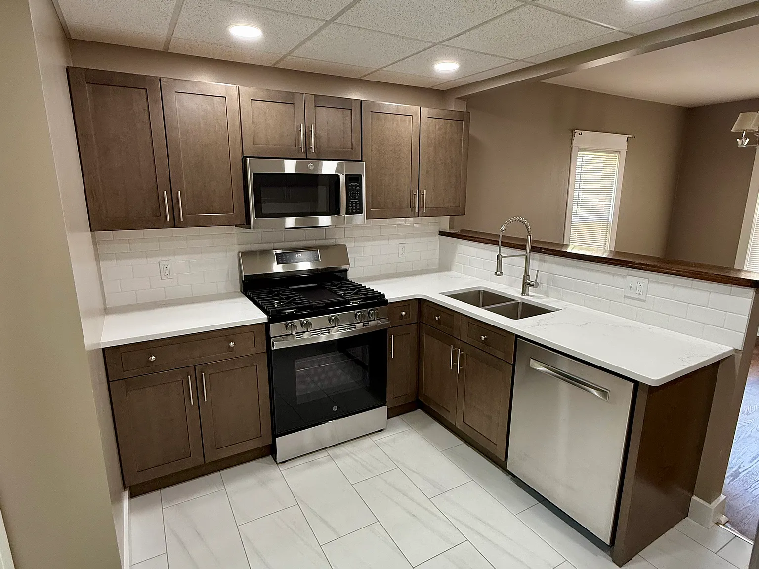 3 bed, 1100 sqft, $2,000 — Photo 2