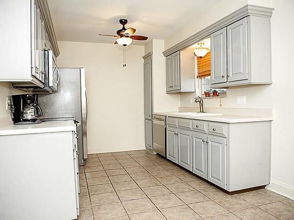 4th image of 421 Daniels Dr