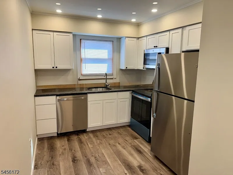 1 bed, 1.0 bath, $2,000 — Photo 2