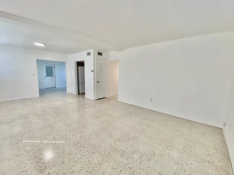 480 Alice Dr — Photo 3