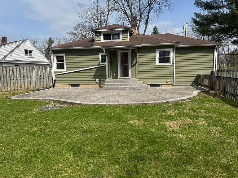367 Whitney Rd — Photo 2