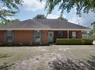 109 Country Side Ln, Elmore, AL 36025