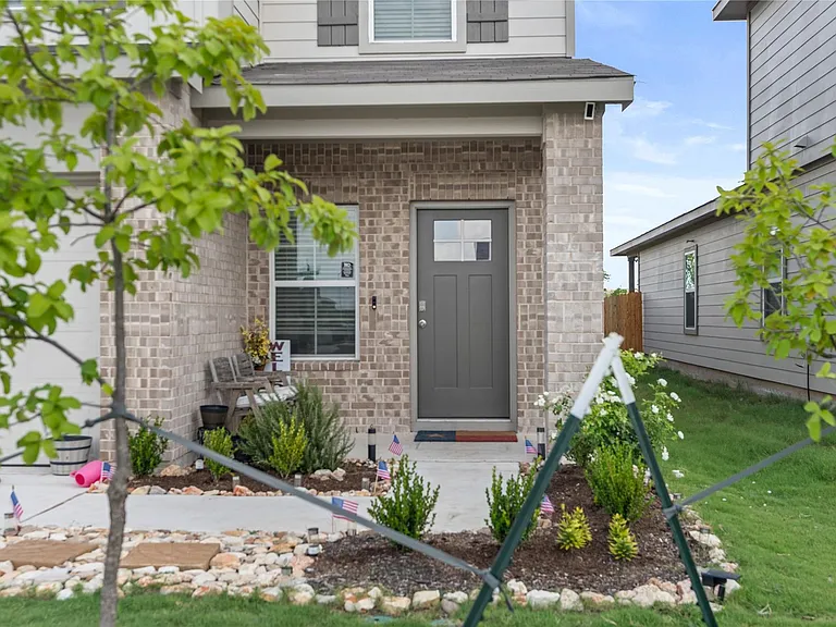 143 Santa Rosa Ln — Photo 2