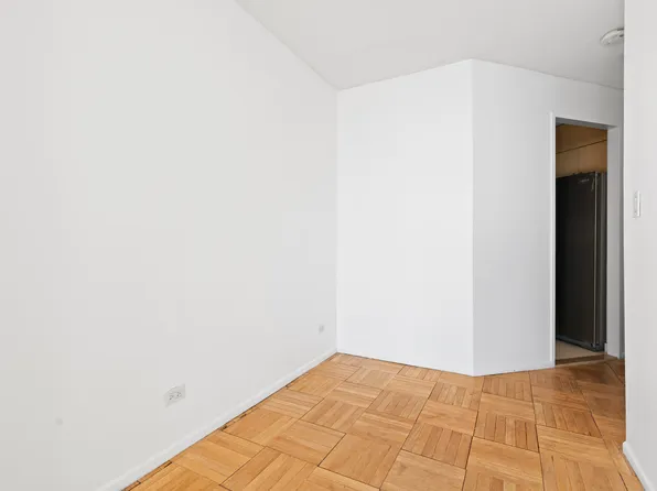 330 East 38th Street image 5 of 9