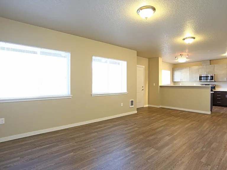 Pioneer Vista — Photo 13