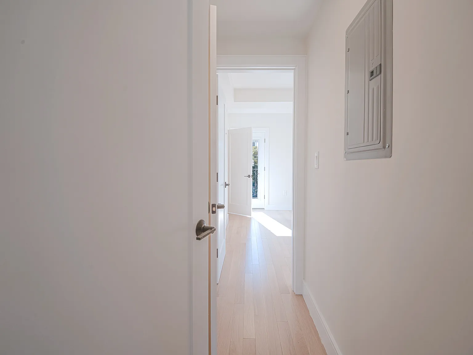 2 bed, 750 sqft, $4,500 — Photo 3