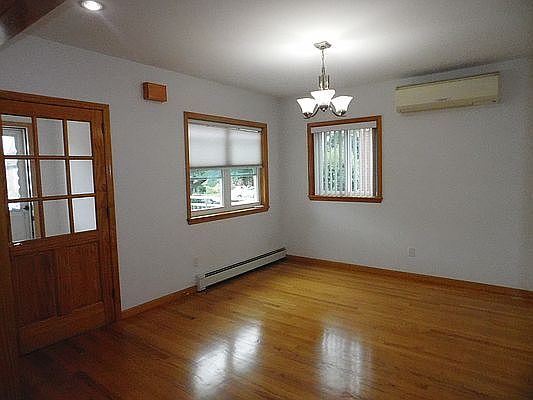 3rd image of 62-20 Ellwell Cres #1