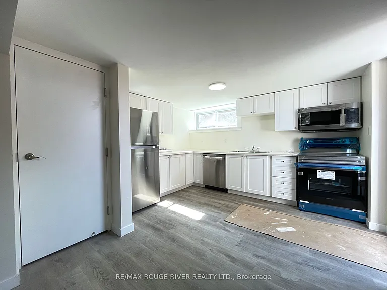 95 Diffin Dr — Photo 7
