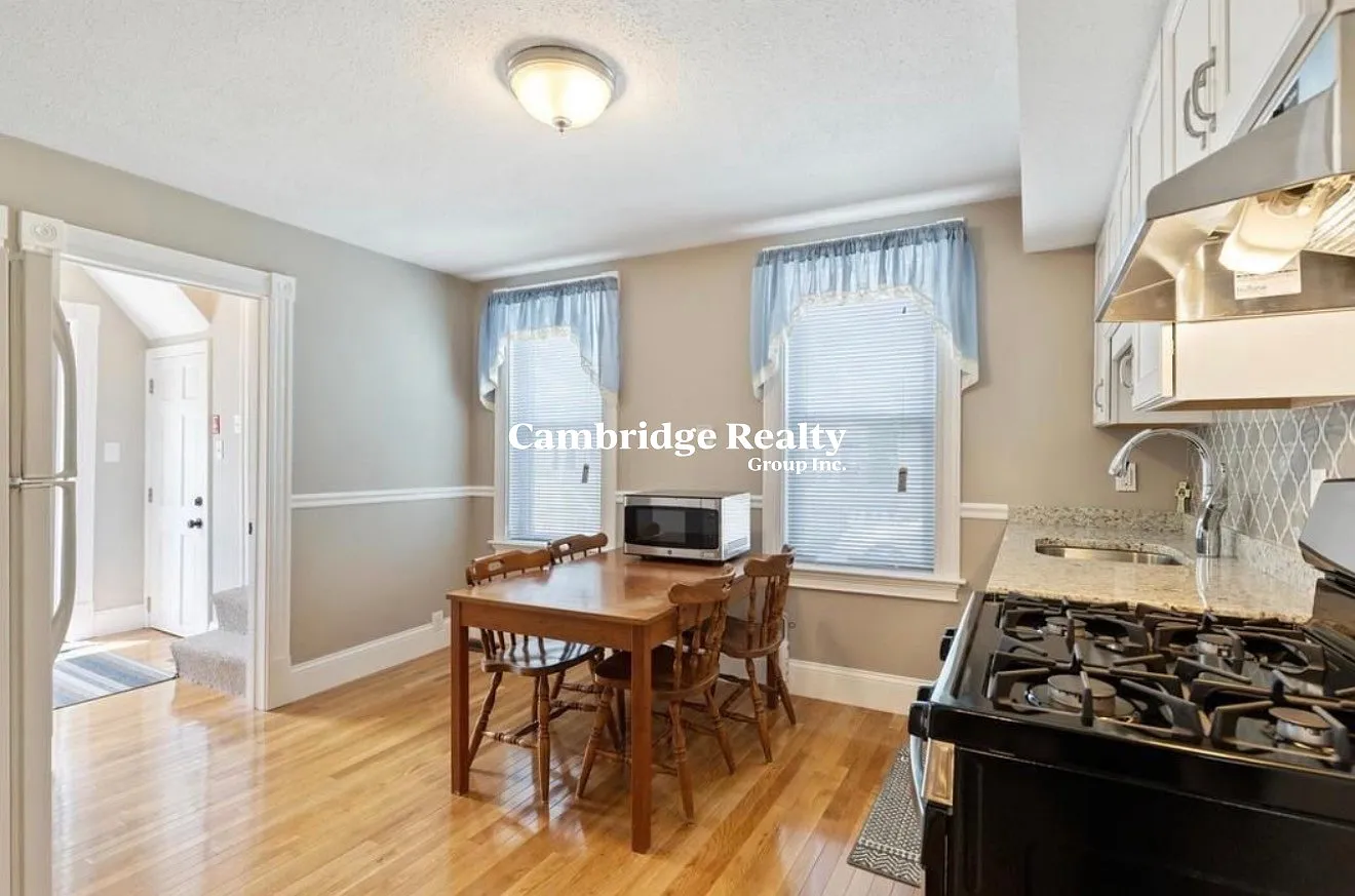 2 bed, 1.0 bath, $2,500 — Photo 3