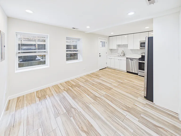2236 S Wood St #G — Photo 8