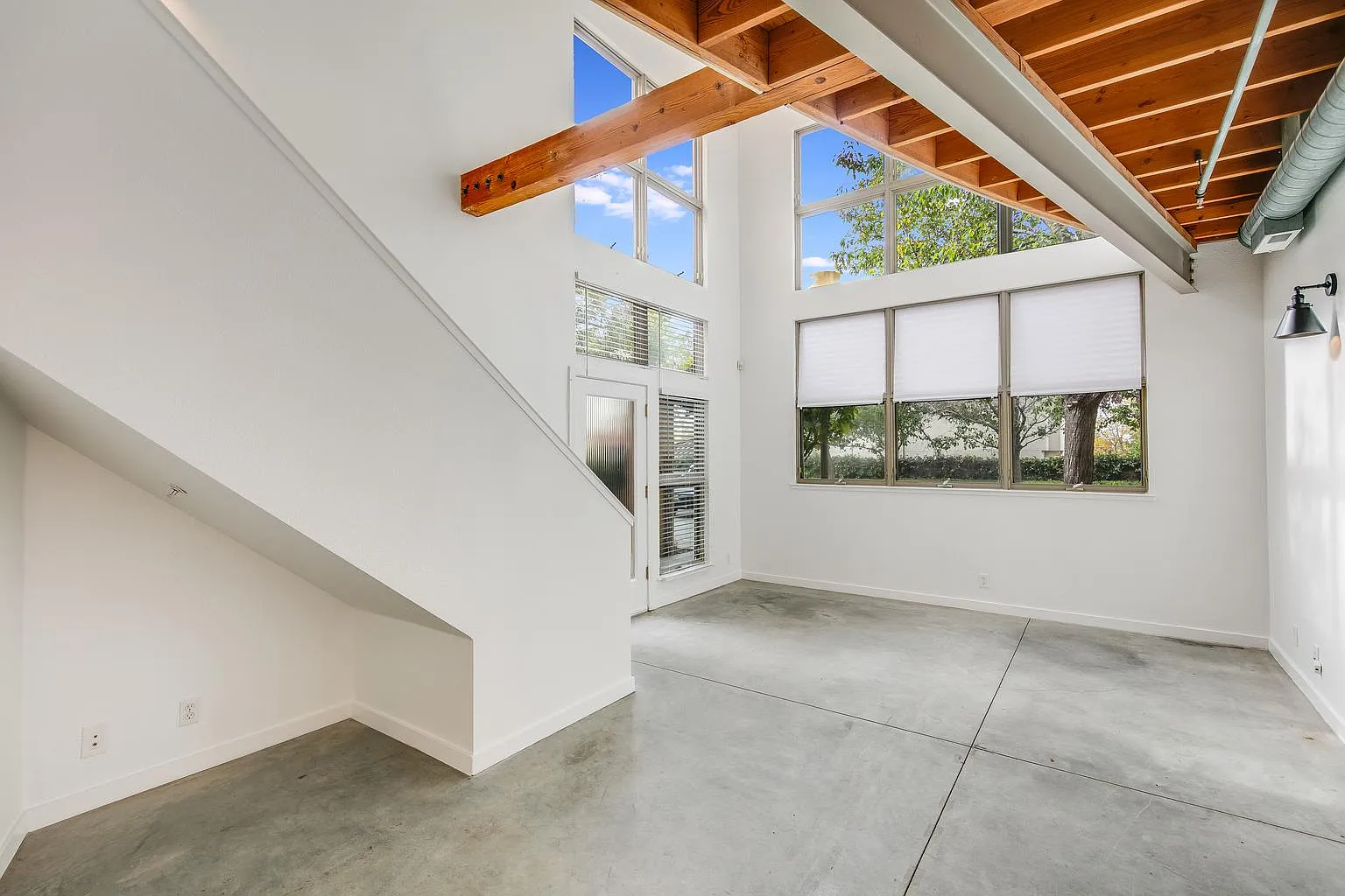 1 bed, 1.5 bath, 1096 sqft, $3,350 — Photo 4