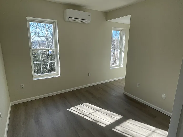 1611 Taylor Ave #1 — Photo 2