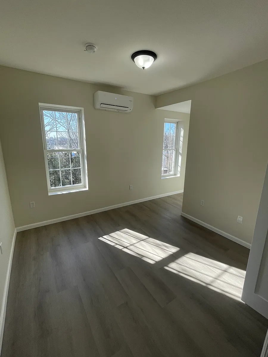 Building Photo - 1611 Taylor Ave #1