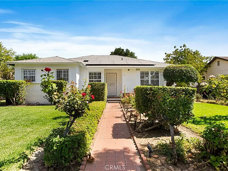 556 N Sunset Ave — Photo 1