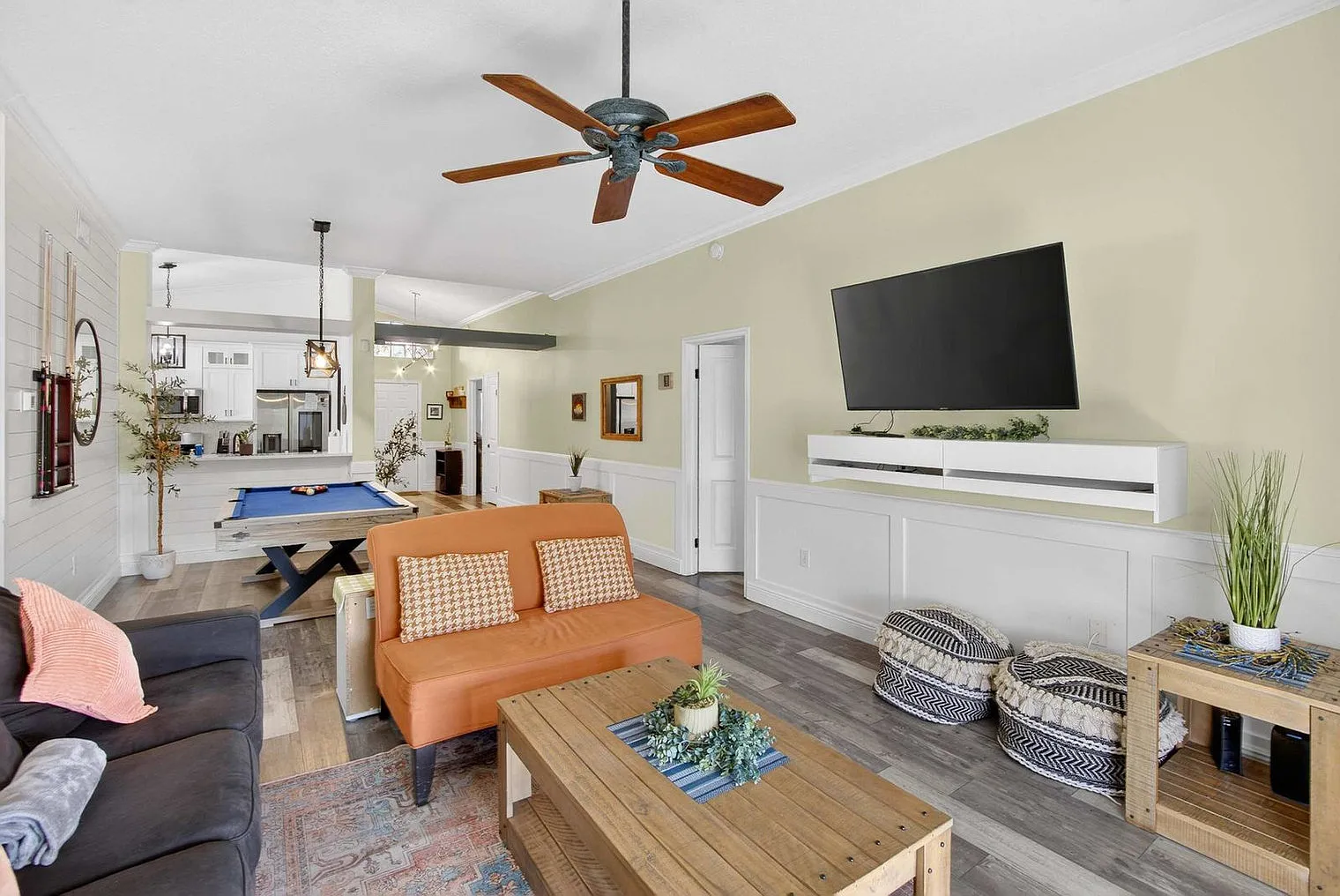 4 bed, 2.0 bath, 1700 sqft, $7,077 — Photo 3
