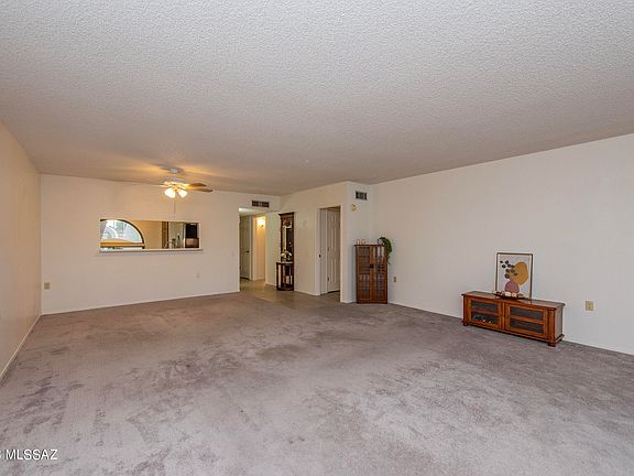 5th image of 812 W Calle Del Regalo