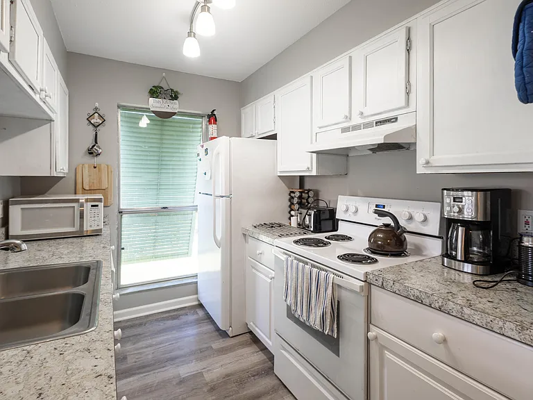 184 Cypress Point Dr #184 — Photo 8