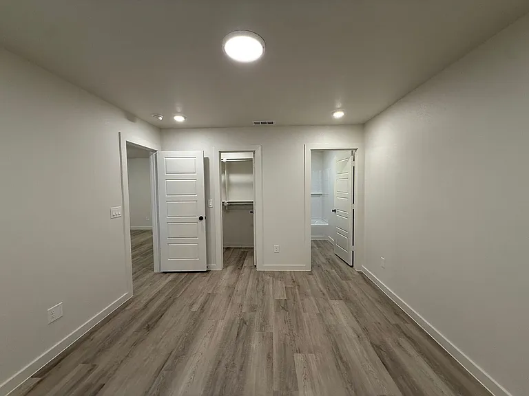 5526 Rice St — Photo 9