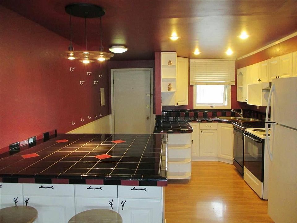 2nd image of 656 Fairbanks St