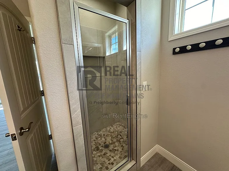 7604 Crestline Dr — Photo 16