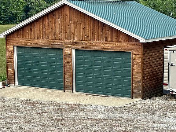2car w/ loft storage 