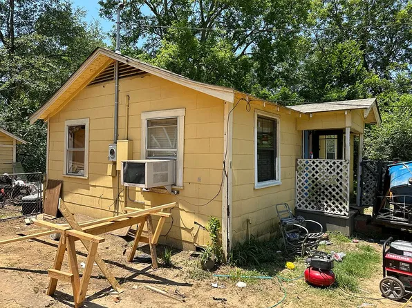 225 Hurley Ave, Gladewater, TX 75647