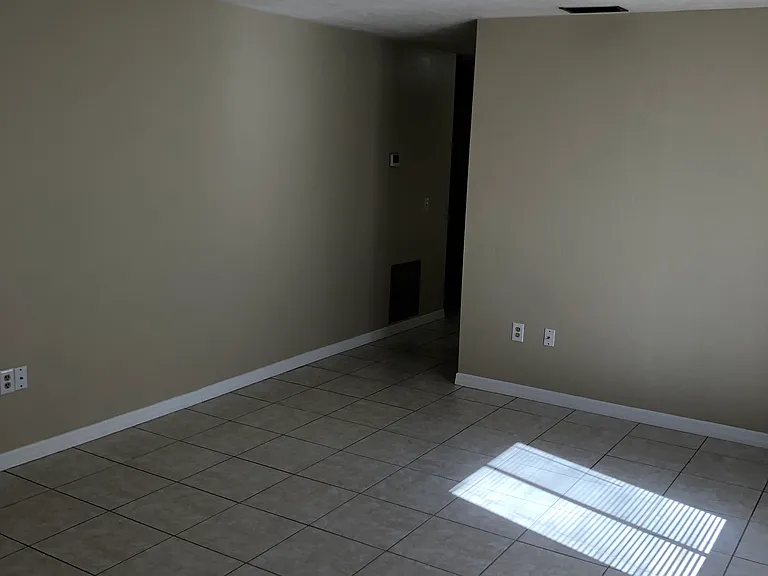 929 Hartford Dr — Photo 3