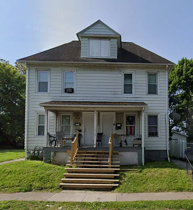 215-217 Emerson St #215